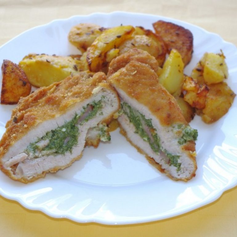 Bravčový-rezeń-plnený-špenátom-a-slaninkoupečene-zemiaky