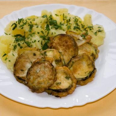 Cuketové-plátky-v-bylinkovom-cestíčku-zemiaky-s-vňaťou