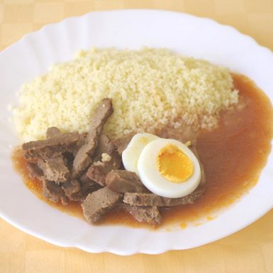 Hov.-goody-foody-na-spôsob-námorníceho-mäsa-kuskus-zel.-šalát