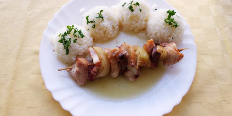 Kuracia-ihla-s-hydinovou-pečeňou-slaninou-a-cibuľou-ryža1