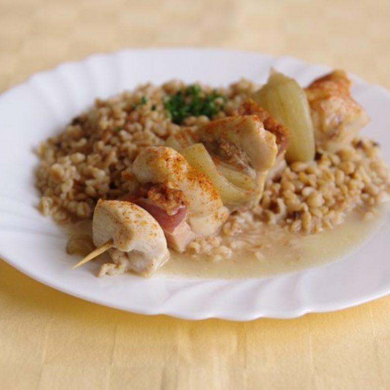 Kuracia-ihla-s-pečeňouslaninkou-a-cibuľoubulgur