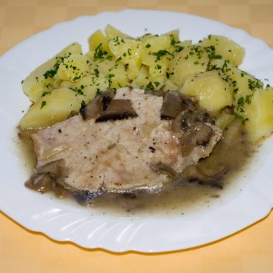 Kuracie-prsia-na-bavorský-spôsob-zemiaky-s-vňaťou1
