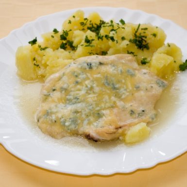 Kuracie-prsia-zapečené-so-syrom-Niva-zemiaky-s-vňaťou