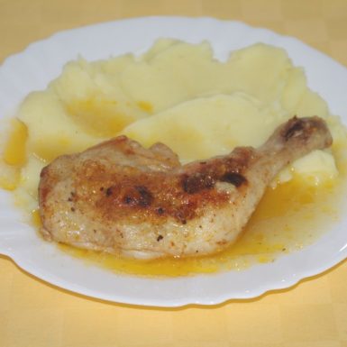 Kuracie-stehno-pečené-na-zbojnícky-spôsobzemiakova-kaša
