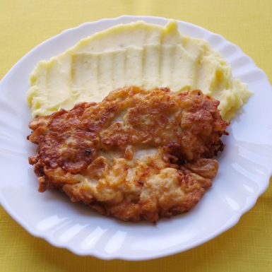 Kurací-rezeň-v-cestíčku-z-údeného-syra-zemiaková-kaša2