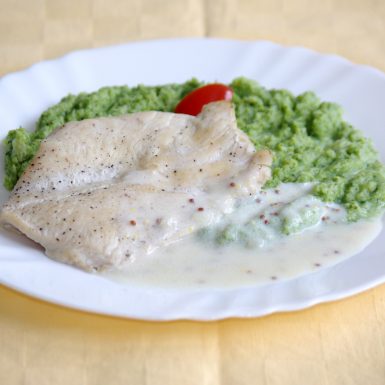 Kurací-steak-s-omáčkou-z-celozrnnej-horčicebrokolicové-pyré