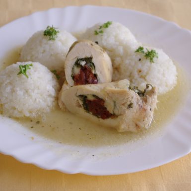 Kurací-závitok-so-sušenou-rajčinoumozzarelou-a-rukolouryža