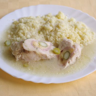 Kurací-závitok-so-šunkousyrom-a-špargľoukuskus