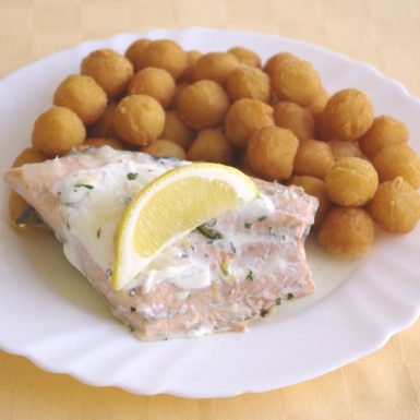 Losos-pečený-so-smotanou-a-estragónomzemiakové-krokety