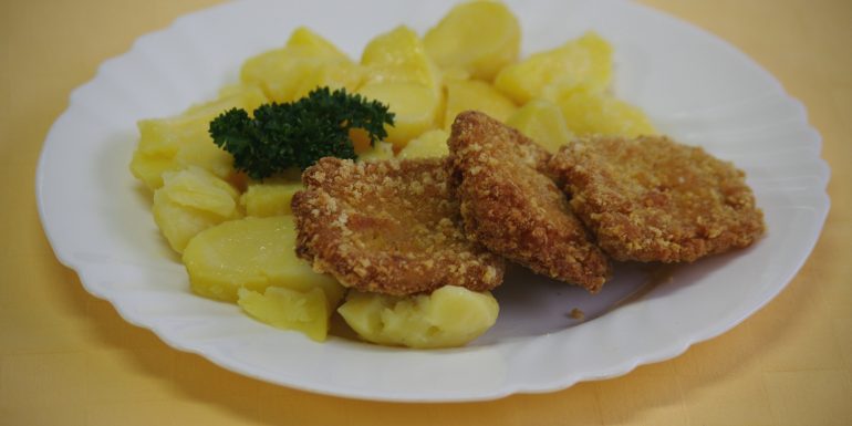 Sójové-plátky-v-kukuričnej-strúhankezemiaky-z-vňaťou