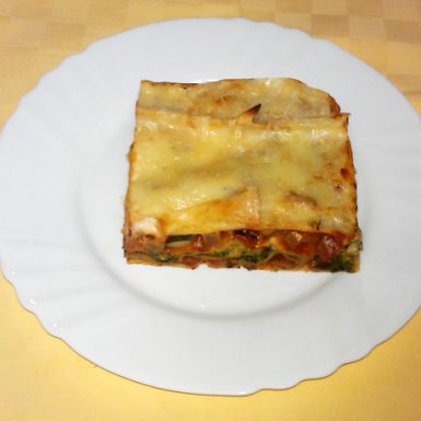 Vegetariánske-lazane-s-cuketou-baklažánom-špenátom-a-bešamelom1